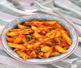 Chicken red pasta
